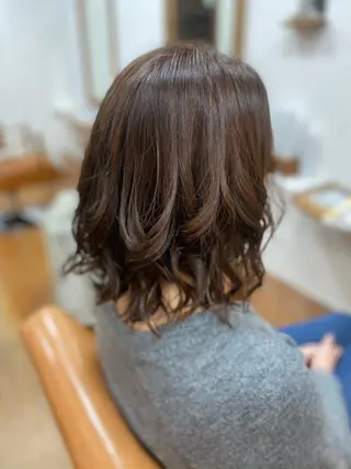 ミディアム カラー 安澤 彩奈のヘアスタイル