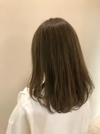 セミロング カラー 似合わせ.ﾍｱｾｯﾄ 得意🌹井上美沙のヘアスタイル