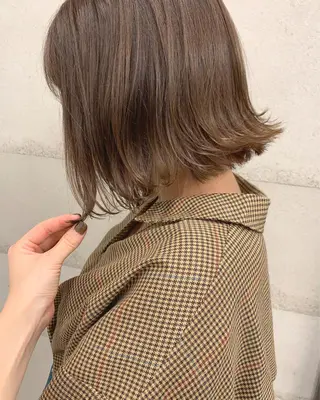 ショート カラー 透明感/オリーブ/ グレージュ/YUKAのヘアスタイル