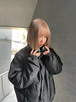 カラー ミルクティーベージュ ブリーチ🖤サヤカのヘアスタイル