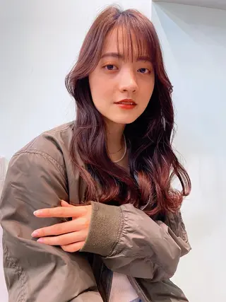 ロング カラー 岡野 静華のヘアスタイル