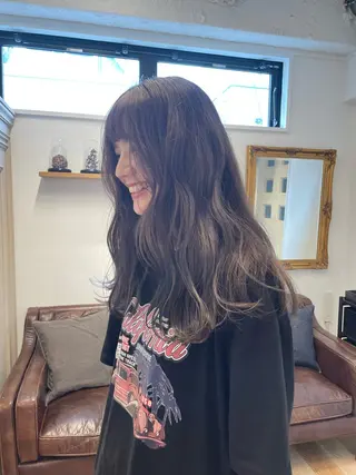 ロング カラー ミルクティー× グレージュMOMOのヘアスタイル