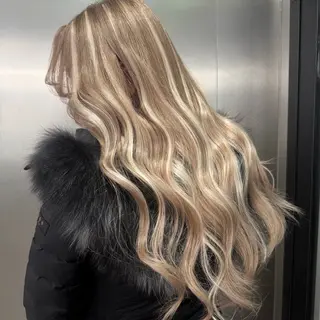 ロング カラー シールエクステ特化 ハイトーン、NANAのヘアスタイル