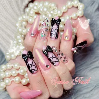 ネイル Queening 🦋のネイルデザイン