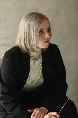 ミディアム 鈴木 彩女のヘアスタイル