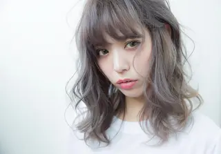 カラー ○HITOMI ○のヘアスタイル