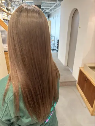 ロング キヨスミ ナツキのヘアスタイル