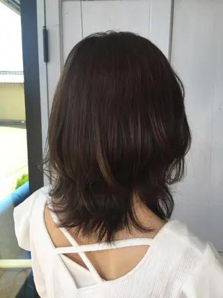ミディアム カラー ツキダテ ユイのヘアスタイル
