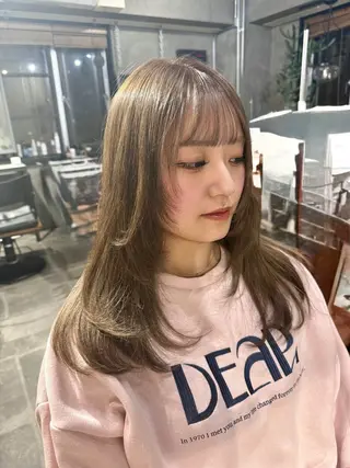 セミロング LeAng所属・佐伯 桃のヘアスタイル