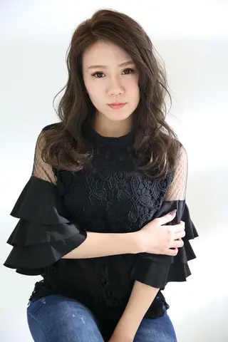 セミロング ブリーチなしダブル/ レイヤーカット 小棹のヘアスタイル