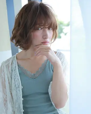 ミディアム カラー パーマ neolive emのヘアスタイル