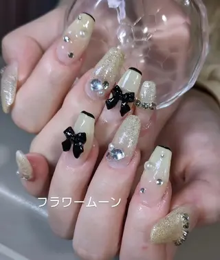 ネイル フラワー ムーンのネイルデザイン