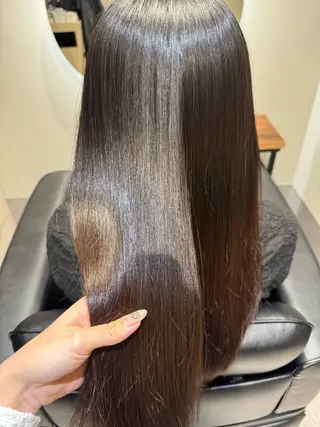 ロング NAVY 橋本心 縮毛矯正のヘアスタイル