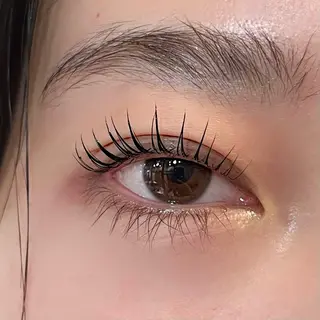 マツエク・マツパ マツエク・LED・まつげパーマ専門店EyeWish所属・shiori/耳ツボ /美眉/まつ毛パーマのマツエク・マツパデザイン