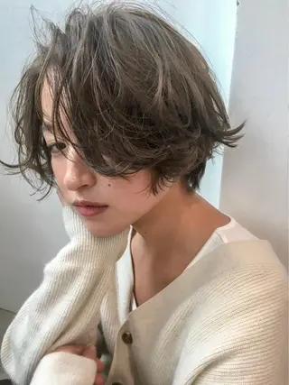 ミディアム カラー くすみミルクティー／ ブラウン🪡TOWAのヘアスタイル