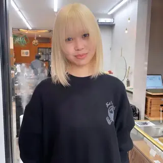 ショート カラー ブロンド／ブリーチ 【SITY.】のヘアスタイル