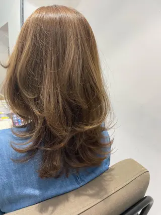 ミディアム カラー ナカムラ イヅミのヘアスタイル