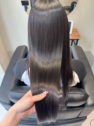 ロング NAVY 橋本心 縮毛矯正のヘアスタイル