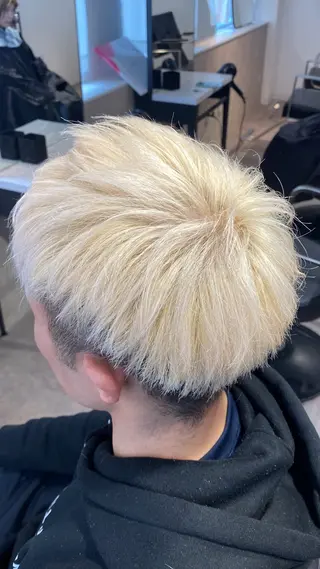 カラー Seleneコウキ ブリーチ/ハイトーンのヘアスタイル