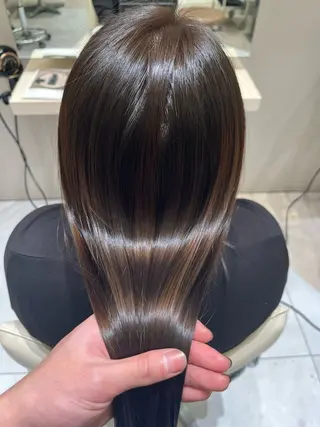 ロング カラー k-two 関 七海のヘアスタイル