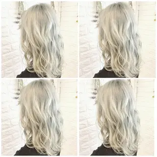 セミロング カラー ハイトーン/ブリーチ 山崎　悠次のヘアスタイル