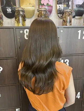 ロング カラー 出川 結菜のヘアスタイル