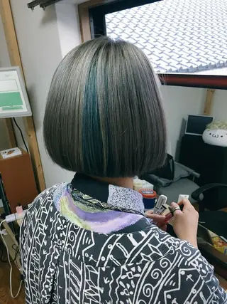 ショート カラー じょん 。のヘアスタイル