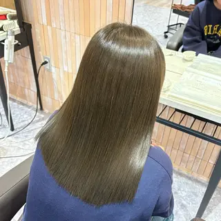 セミロング 岡本 彩香のヘアスタイル