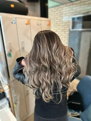 ロング カラー 難波ブリーチカラー 伊藤洋輝のヘアスタイル