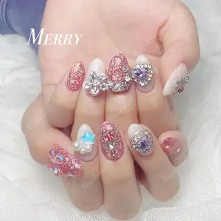 ネイル 🦋 Queenieのネイルデザイン