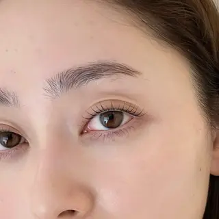 マツエク・マツパ マツエク・LED・まつげパーマ専門店EyeWish所属・shiori/耳ツボ /美眉/まつ毛パーマのマツエク・マツパデザイン