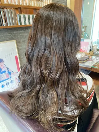 ロング 加藤 実穂のヘアスタイル