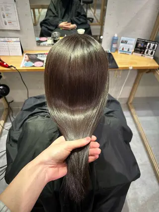 ロング JOS所属・上野/エフェクトブリ ーチ✂︎touiのヘアスタイル