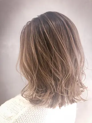 ミディアム カラー 長谷川 沙紀のヘアスタイル