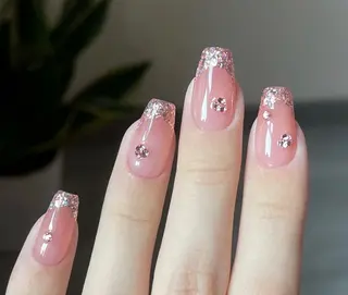 ネイル pink ladyサロン所属・べ にのネイルデザイン