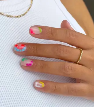 ネイル 高木 維麗絲のネイルデザイン