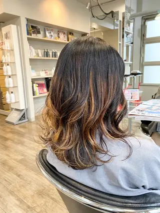 ミディアム カラー MUSEUM 谷平悠兼のヘアスタイル