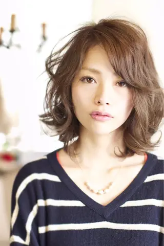 ミディアム Euphoria 【ユーフォリア】のヘアスタイル