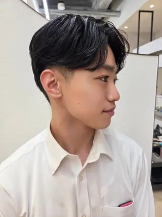 メンズ メンズ ヘアメイク  ハイトーン キャロのヘアスタイル