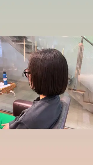 ミディアム 艶カラー/ ストレート/くるみのヘアスタイル