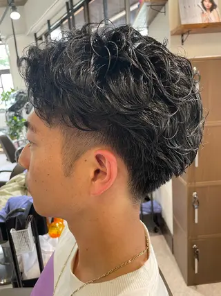 ショート パーマ 皆尾 忠位のヘアスタイル