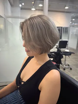 ショート カラー GLOWおもろまち所属・ヘントナ カイのヘアスタイル