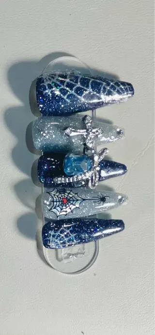 ネイル y 💅のネイルデザイン