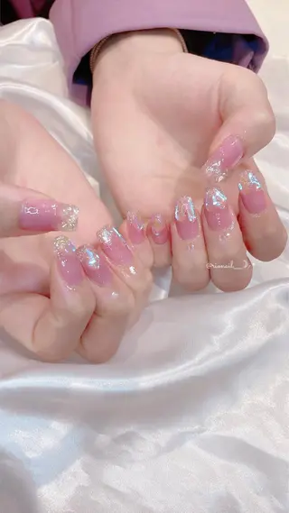 ネイル 𝘙𝘪𝘰𝘯𝘢 ...🕯🤍のネイルデザイン