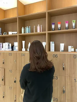 セミロング カラー 平井 真由のヘアスタイル