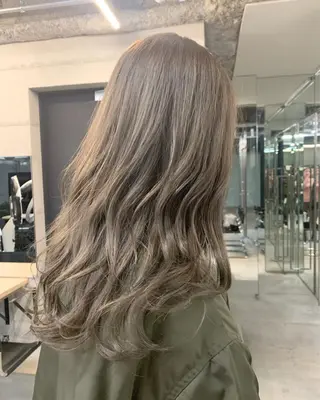 ロング カラー 透明感/オリーブ/ グレージュ/YUKAのヘアスタイル