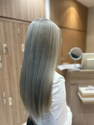 ロング カラー ハイトーン× デザイン Runoのヘアスタイル