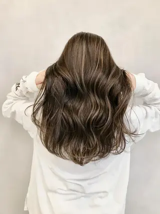 セミロング カラー カット・ブリーチ TAIGAのヘアスタイル