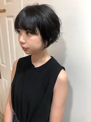 ショート カラー パーマ MIOベージュカラー 柔らかいカラーのヘアスタイル