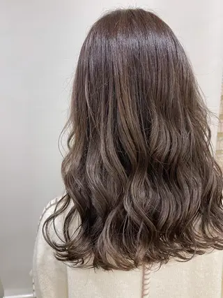 セミロング 丸山 亜加理のヘアスタイル